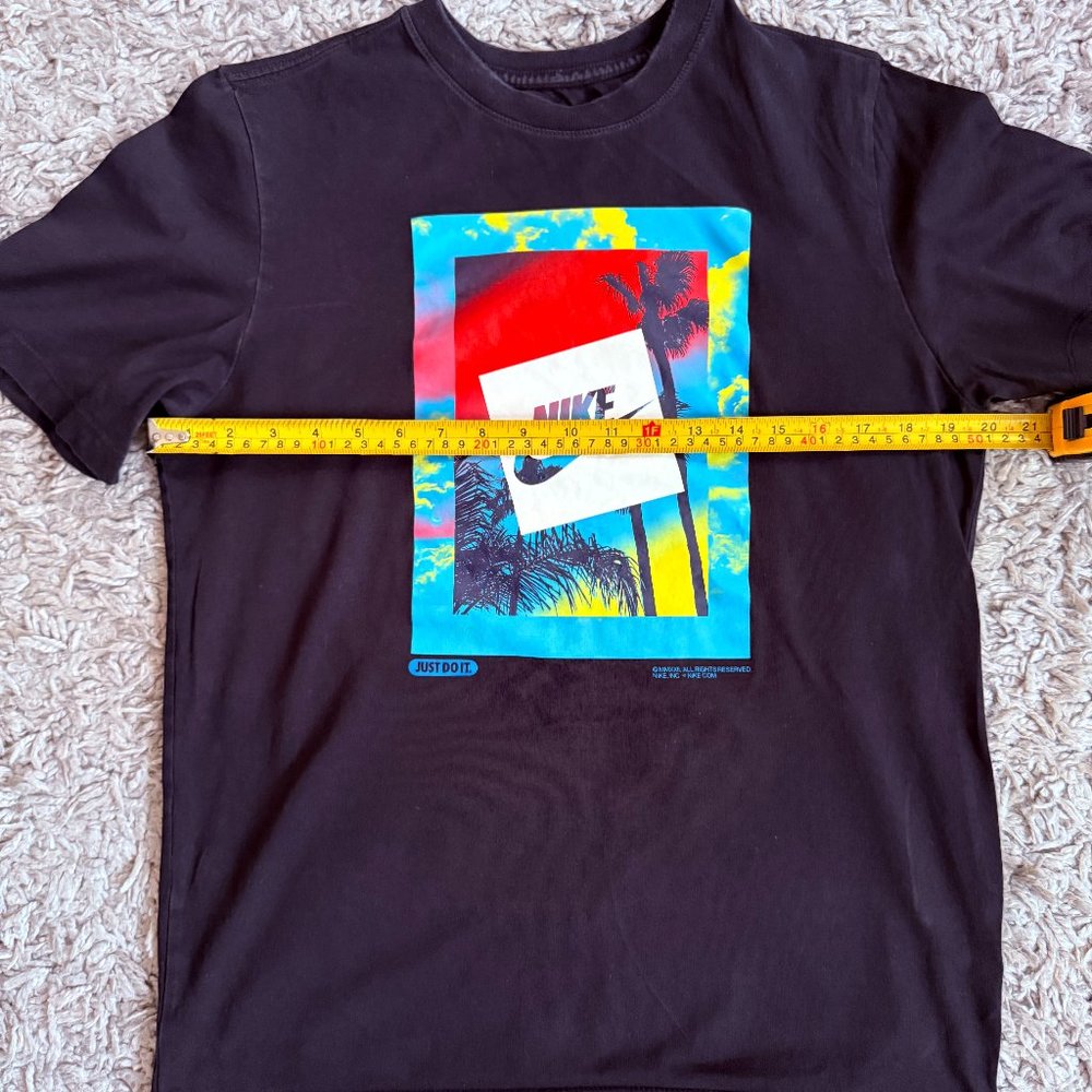Nike Graphic T-Shirt